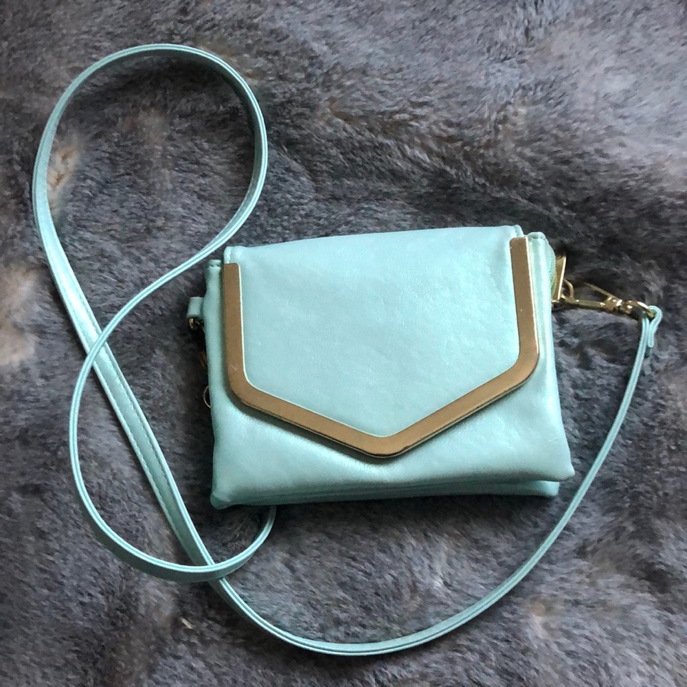 🦋Iridescent aqua color crossbody